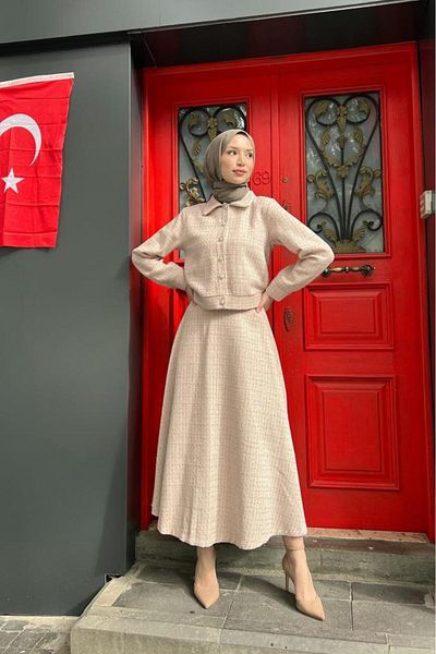 Lamia Giyim Mink Colored Glittered Medallion Buttoned Tweed Hijab Set