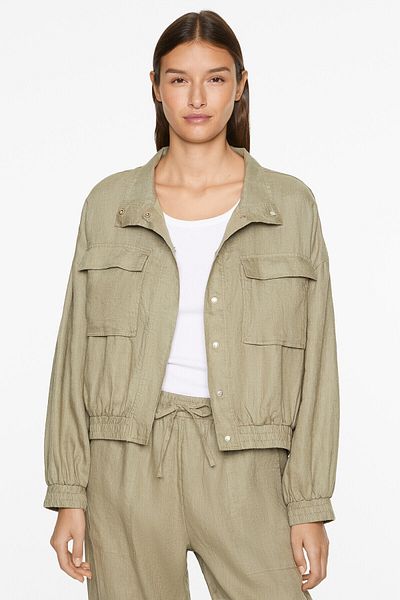 Oysho Bomber jacket with front pocket details. Press stud front fastening. Fabric made with 100% linen.