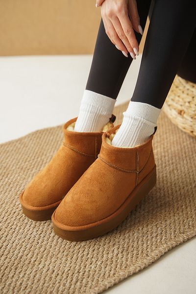 Capone Outfitters Stiefeletten aus hellbraunem Wildleder mit dicker Sohle und runder Zehenpartie