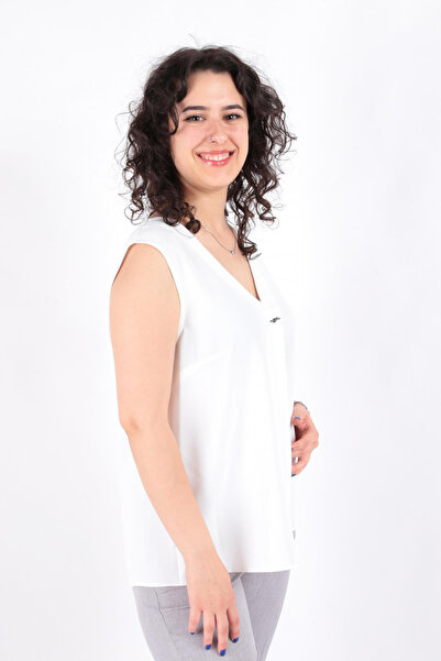 AYHAN Women's Sleeveless V Neck Brooch Detailed Blouse