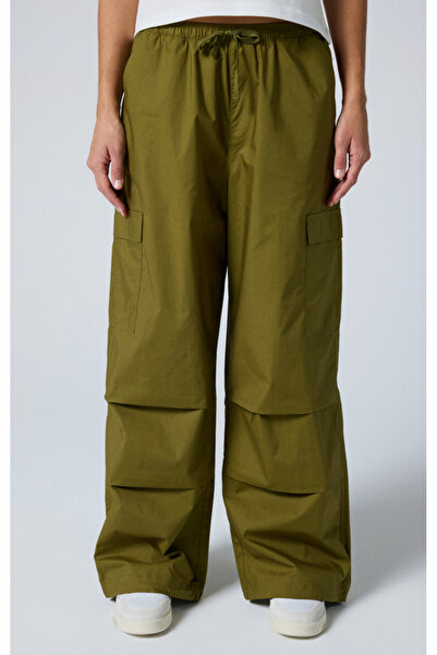 Champion Minimalist Resort Parachute Pants Green Women's Trousers-117251-Gs573