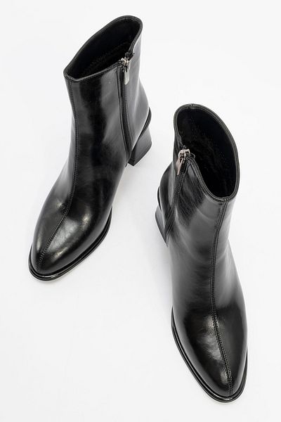 LuviShoes Γυναικείες μπότες με χοντρό τακούνι ALBA Black Skin
