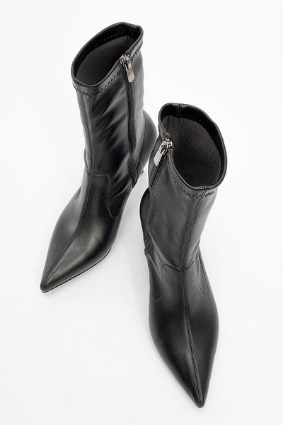 LuviShoes THALIN Γυναικείες μπότες με λεπτό τακούνι με φερμουάρ στο πλάι με μυτερό δέρμα