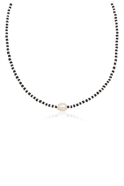 ELLI Náhrdelník s jednoduchými minimalistickými korálky, černobílé, barokní, sladkovodní kultivované perly, stříbro 925