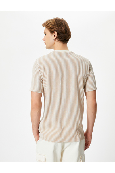 Koton Kısa Kollu Tişört Cep Detaylı Bisiklet Yaka Dokulu