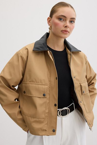 LEVURE Camel Women's Coat - Front Zipper and Snap Detail