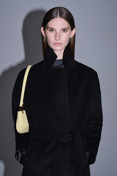 Hatemoğlu Saykı Woman Siyah Regular Fit Mono Yaka Yünlü Manto