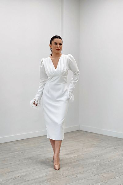 giyimmasalı Βραδινό φόρεμα με μολύβι με διπλό ύφασμα V λαιμόκοψη με λεπτομέρεια από πούπουλα - ΛΕΥΚΟ