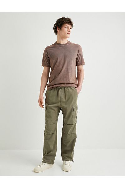 Koton Lockere Cargo-Fallschirmhose mit elastischem Taillentaschendetail und Stoppern