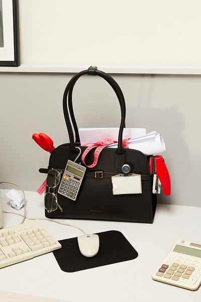 Manuka Schwarze mittelgroße Gürteltasche