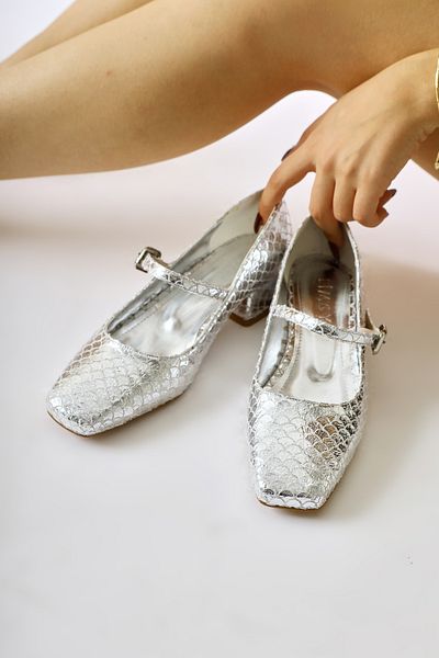 Limoya Abby Silver Fish Scale Texturat Blunt Toe Cataramă Detaliat Pantofi Casual Damă