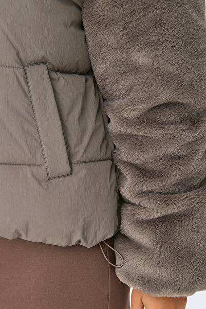 ONLY Γυναικείο παλτό Onlwanja με ψηλό γιακά με λεπτομέρεια από ψεύτικη γούνα 15292945 Φουντούκι