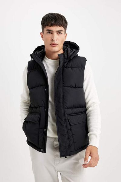 DeFacto Men's Black Water Repellent Regular Fit Regular Fit Removable Hooded Puffer Vest with Zipper Pocket