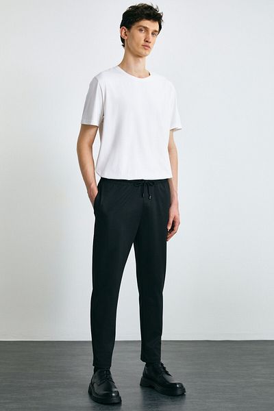 GRIMELANGE HUXLEY Herrenhose mit normaler Schlauchbeine, normaler Schnürung an der Taille, schwarze Hose aus Bio-Baumwolle mit Seitentaschen