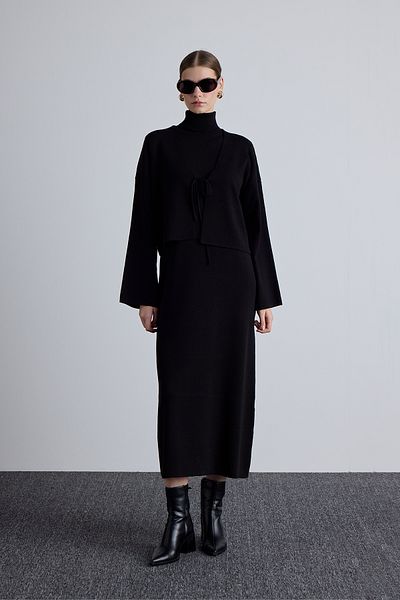 Manuka Ärmelloses Strickkleid mit hohem Kragen in Schwarz