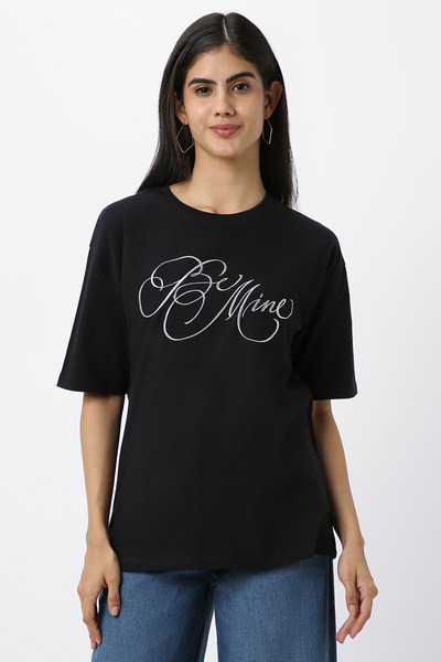 RİNA تي شيرت طاولة بأكمام قصيرة باللون الأسود