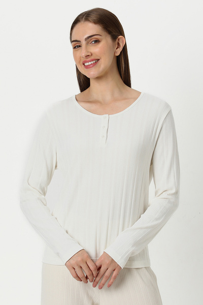 RİNA توب أساسيات باللون الأبيض