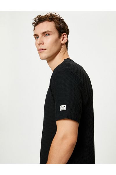 Koton T-Shirt με υφή Basic - Crew Neck, κοντό μανίκι