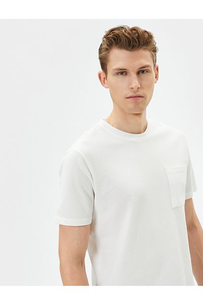 Koton Βασικό T-Shirt με λεπτομερή κοντό μανίκι με υφή με λεπτομέρεια λαιμόκοψη