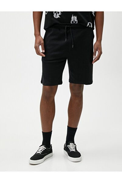 Koton Slim-Fit-Shorts mit Taillenschnürung – Taschendetail