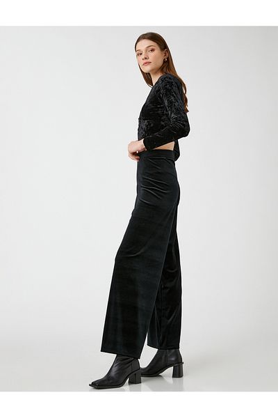 Koton Samthose mit elastischem Bund und weitem Bein