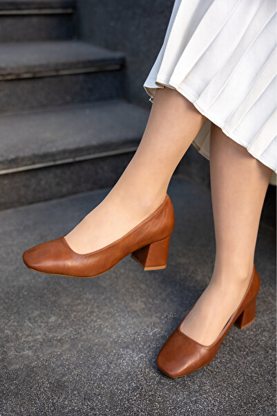 LAMİNTA Γυναικεία παπούτσια με τακούνι Tezel Tan Round Toe Flat με χοντρό τακούνι