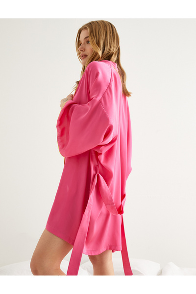 Koton Σατέν ρόμπα ζωσμένη στη μέση Λεπτομερείς σωληνώσεις