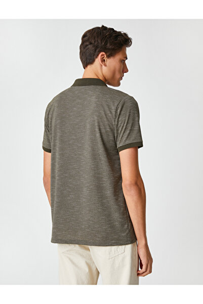 Koton Πόλο μπλουζάκι με λαιμόκοψη με γεωμετρικό εμπριμέ κοντό μανίκι με λεπτή εφαρμογή