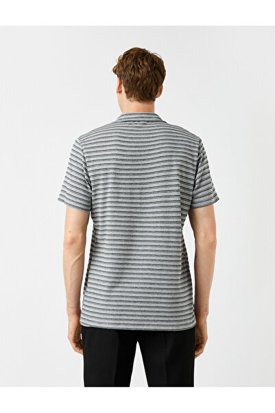 Koton Πόλο μπλουζάκι με ριγέ λαιμόκοψη με τσέπες