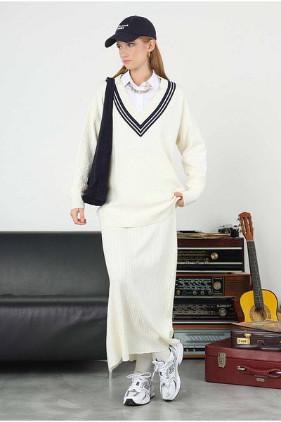 HEQA V-Neck Textured Knitwear Ecru