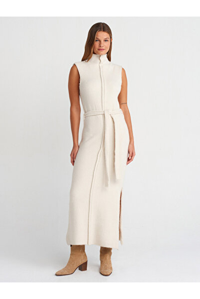 Dilvin 90237 Rochie de tricotaj bej - guler ridicat și detaliu curea