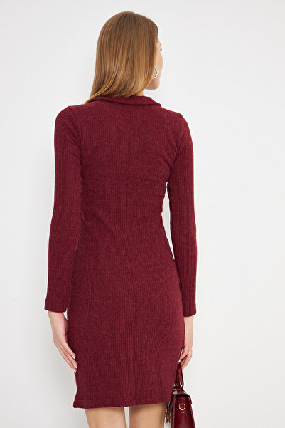 armonika Burgundowa damska koszulka na ramiączkach z kołnierzykiem i zamkiem nad kolano ARM-24Y001001