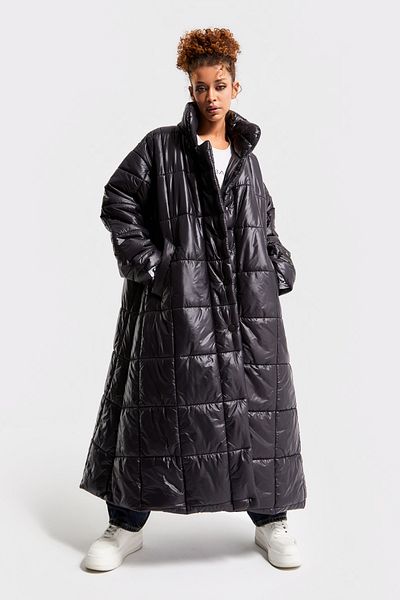 its basic Women's Black Color Oversize Loose Cut Design Coat