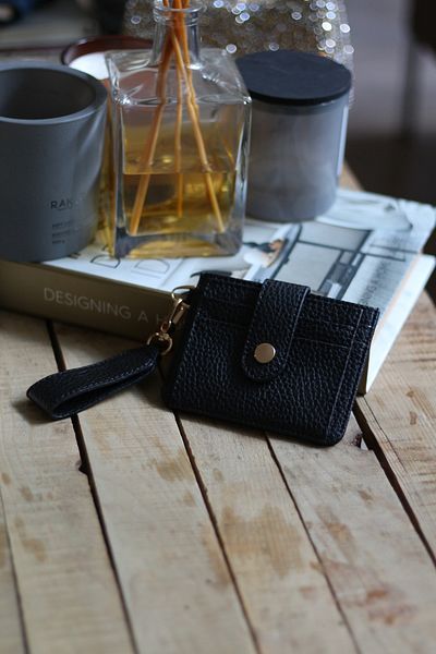 Moom Bag Women's Black Mascot Card Holder Wallet