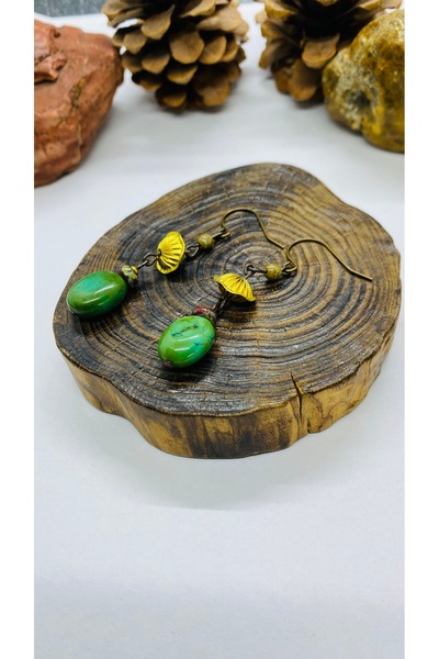 Porsuk Alternatif أقراط نسائية مصنوعة يدويًا من النحاس مع حجر الفيروز الأفريقي.