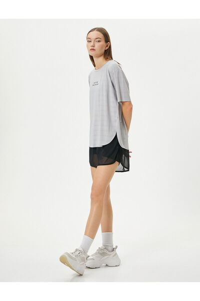 Koton Αναπνεύσιμη υφή Άνετο αθλητικό μπλουζάκι - κοντό μανίκι, λαιμόκοψη, εμπριμέ