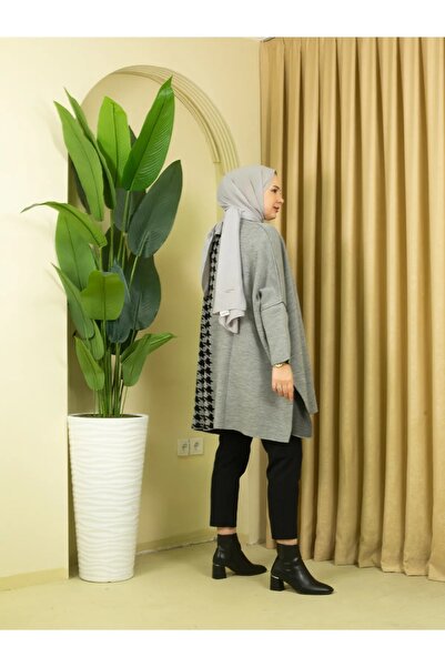 02Lady Fashion Knitwear Houndstooth Poncho Tunic