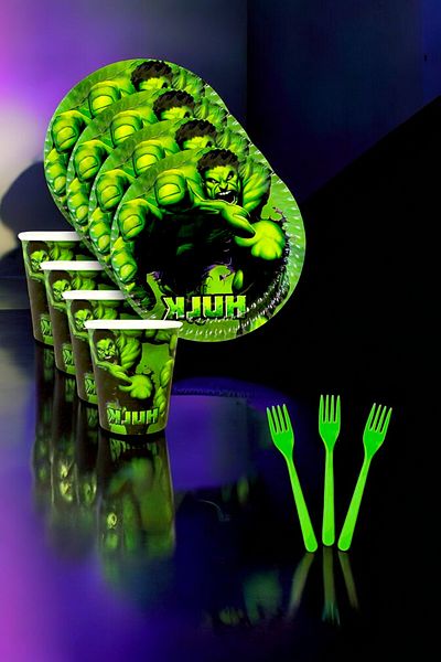 VibeHome 8-Person Hulk Themed Super Eco Set - for Birthday Party and Fun Events