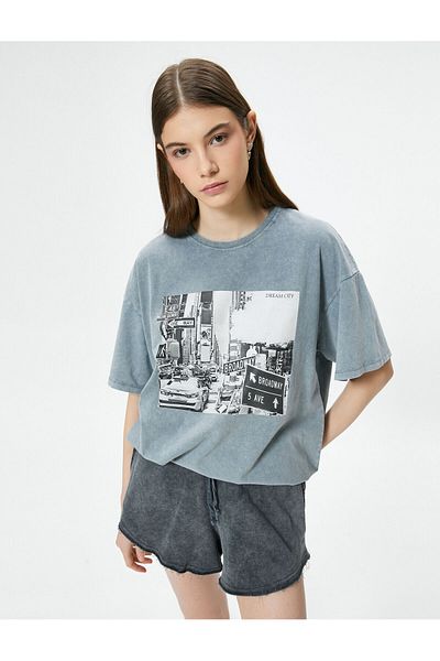 Koton Tricou imprimat cu efect decolorat, cu mânecă scurtă, decolteu, bumbac croiat confortabil