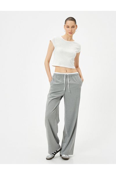 Koton Tricou de bază din bumbac cu mânecă scurtă cu decolteu