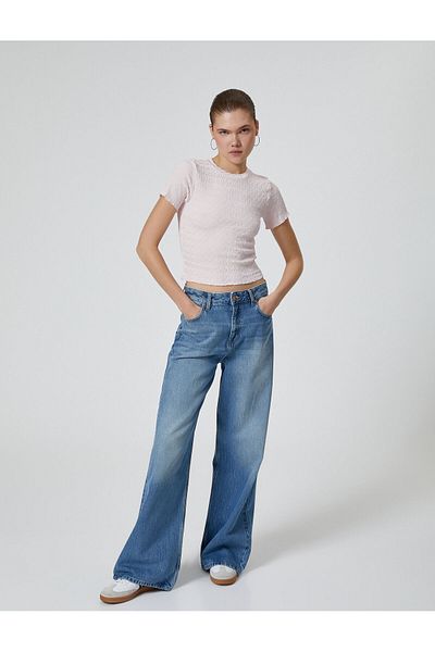 Koton Ανάγλυφο Crop Top - Κοντό μανίκι Crew Neck - Slim Fit Twist