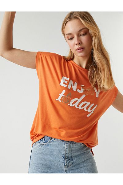 Koton Slogan bedrucktes T-Shirt mit kurzen Ärmeln und Rundhalsausschnitt