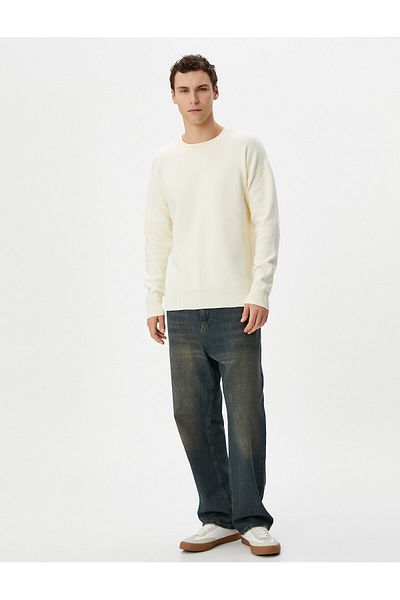 Koton Basic-Strickpullover mit Rundhalsausschnitt, weicher Struktur und langen Ärmeln