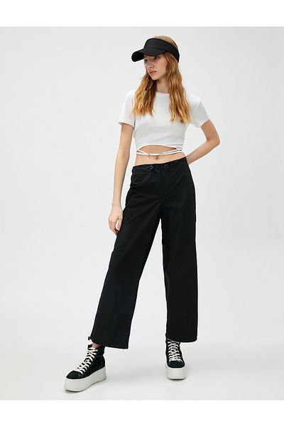 Koton Crop T-Shirt Řetízek Detail Crew Neck