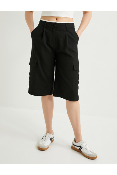 Koton Bermuda Şort Kargo Cepli Çift Bel Detaylı Düz Bol Paça Standart Bel