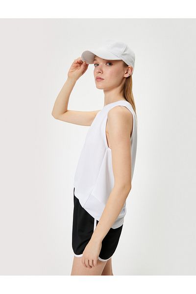 Koton Sports Basic Athlete Bequeme Passform mit Rundhals
