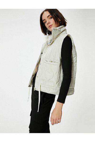 Koton Oversize Καπιτονέ γιλέκο - Σταντ γιακά, τσέπη και λεπτομέρεια γραβάτας με φερμουάρ