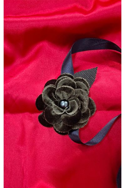 es moda shop Agape Khaki Green Velvet Rose Necklace