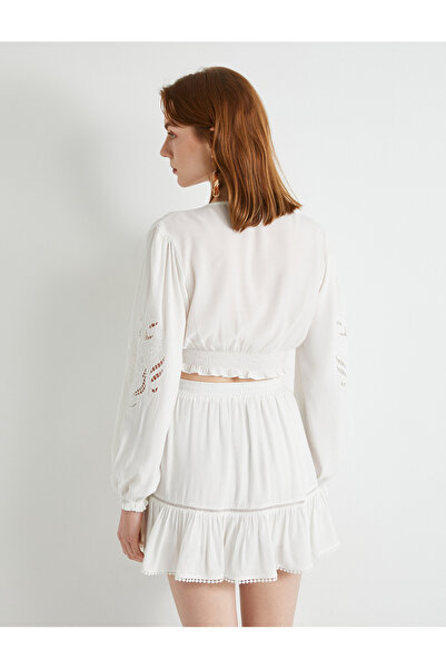 Koton Βισκόζη Μπαλόνι μανίκι Κεντημένη Crop Μπλούζα - Μπροστινή γραβάτα