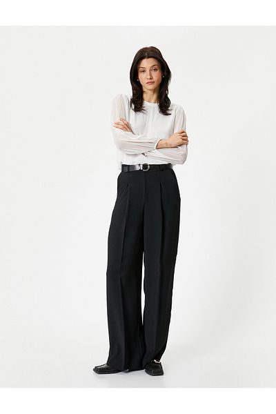 Koton Chiffonärmelige Bluse mit plissiertem Rundhalsausschnitt und Standardschnitt